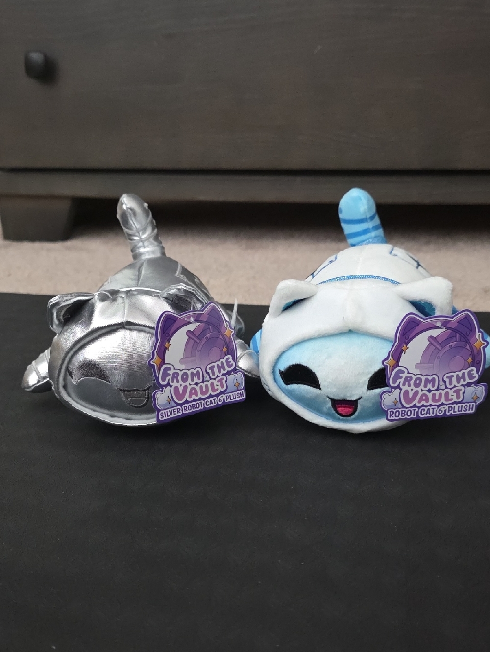 From The Vault Robot Cat Plush Set - Silver & White